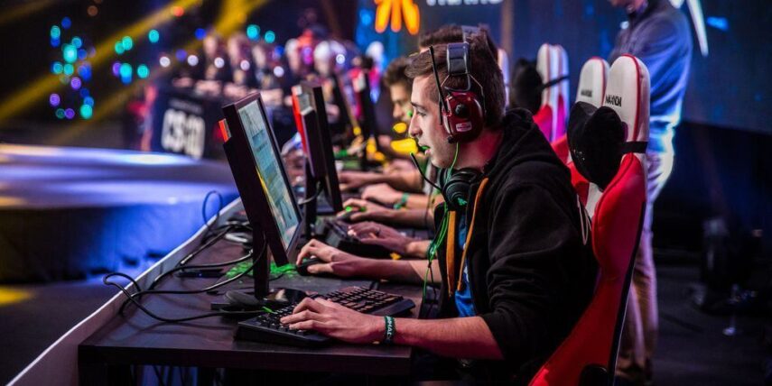The Real Truth About How Much Professional Esports Players Earn - 2021  Guide | PensacolaVoice Magazine 2021
