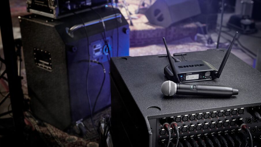 How to Choose Between a Wired and Wireless Microphone